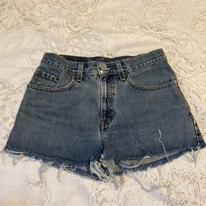 Vintage Levi’s distressed jean shorts